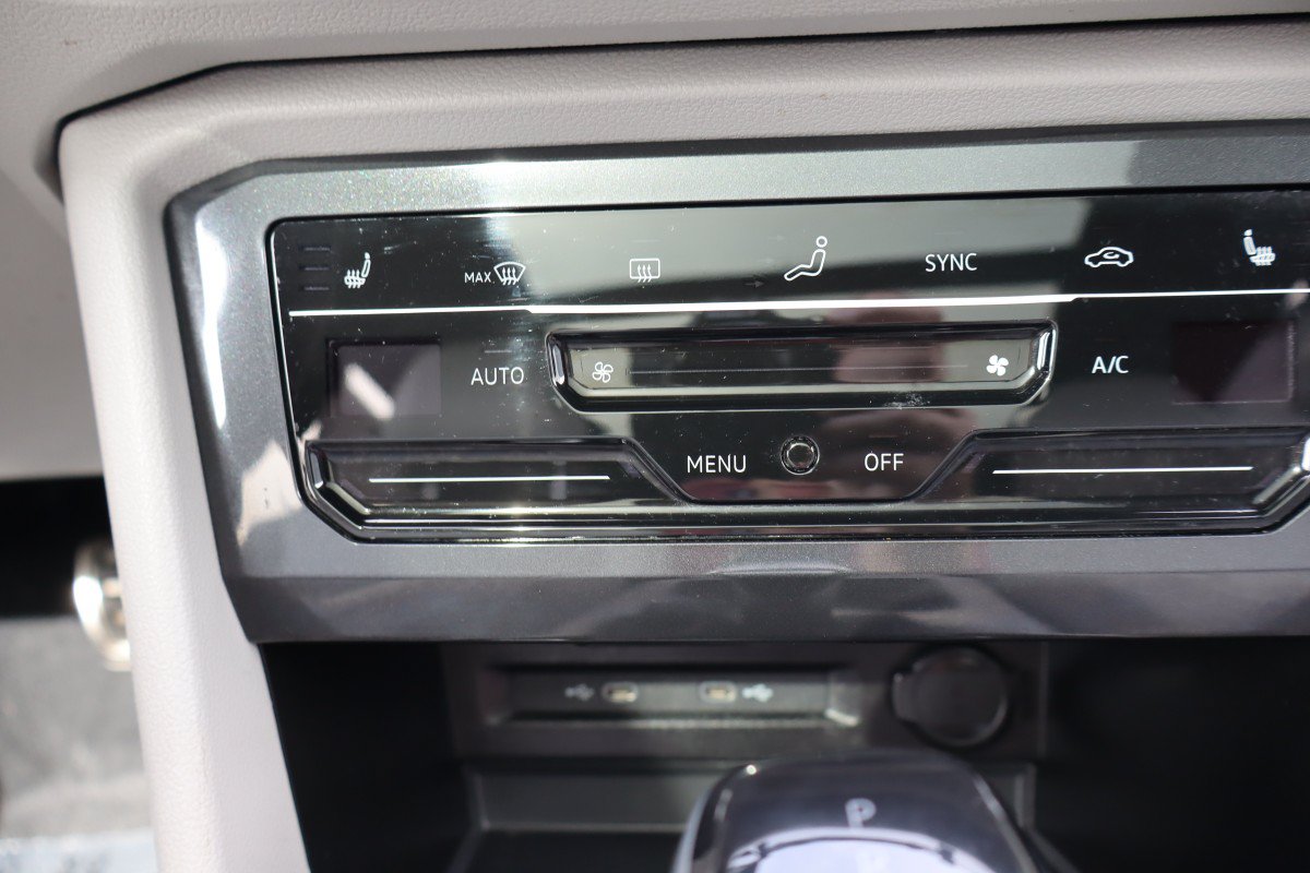 Used 2024 Volkswagen Tiguan SE R-Line AWD/4WD image 19