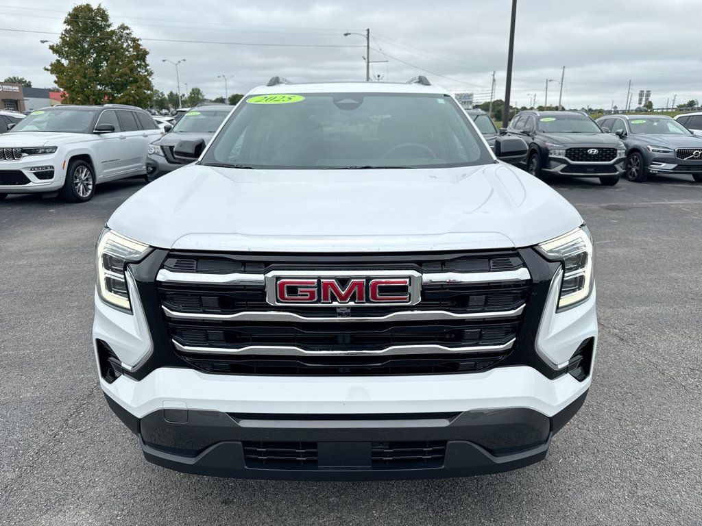 Used 2025 GMC Terrain Elevation w/ Elevation Premium Package AWD/4WD image 16
