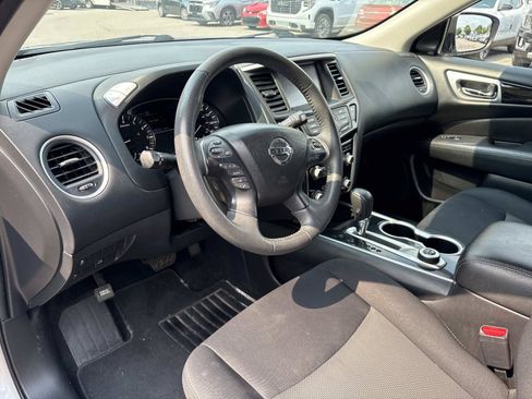 Used 2019 Nissan Pathfinder SV AWD/4WD image 16