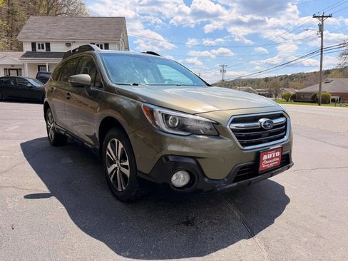 Used 2018 Subaru Outback 2.5i Limited AWD/4WD image 3
