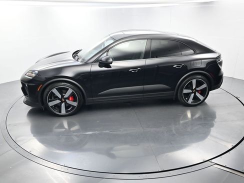 Certified 2025 Porsche Macan 4S Electric image 37