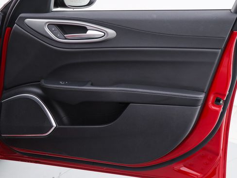 Used 2023 Alfa Romeo Giulia Veloce RWD image 9