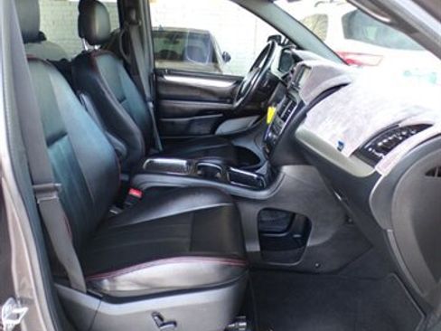 Used 2019 Dodge Grand Caravan GT FWD image 28