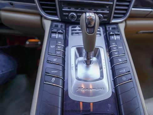 Used 2012 Porsche Panamera image 28