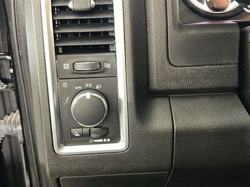 Used 2022 RAM 1500 Classic SLT AWD/4WD image 19