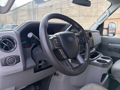 Used 2022 Ford E-350 and Econoline 350 Super Duty w/ Power Windows & Locks Group image 20