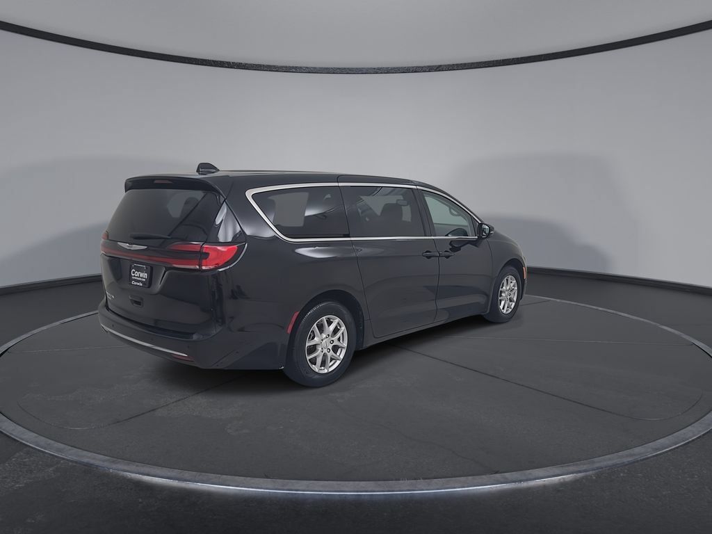 Certified 2024 Chrysler Pacifica Touring-L FWD image 17