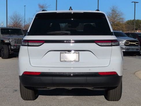 New 2025 Jeep Grand Cherokee Altitude image 5