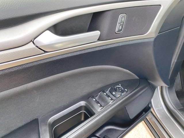 Used 2020 Ford Fusion SE AWD/4WD image 22