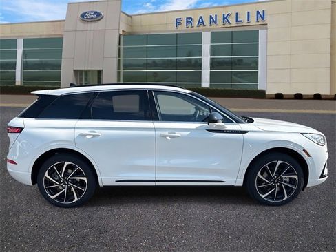 New 2025 Lincoln Corsair Grand Touring w/ Rear Removable Package Tray image 8