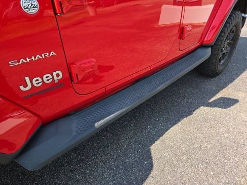 Used 2019 Jeep Wrangler Unlimited Sahara w/ Dual Top Group AWD/4WD image 22