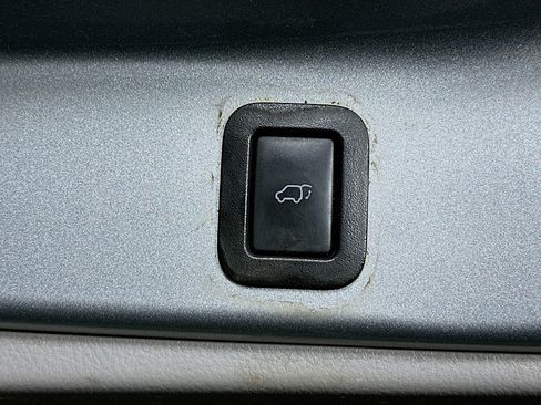 Used 2019 Toyota Highlander Plus AWD/4WD image 30