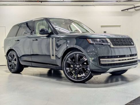 Used 2023 Land Rover Range Rover SE AWD/4WD image 2
