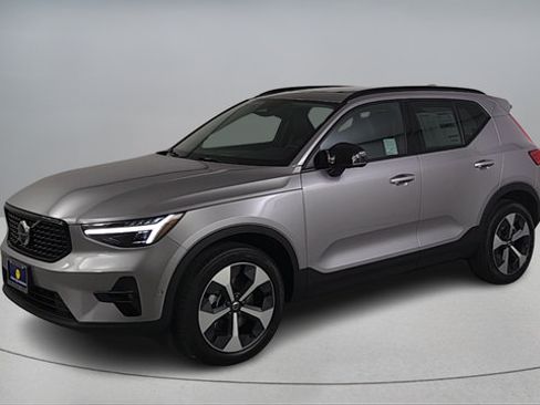 Certified 2026 Volvo XC40 B5 Plus w/ Climate Package AWD/4WD image 8