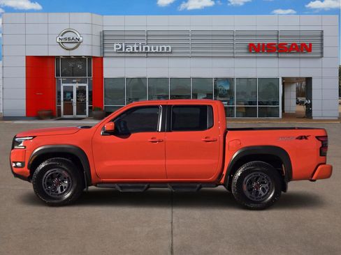 Used 2025 Nissan Frontier PRO-4X image 3