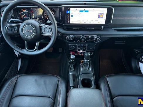 Used 2025 Jeep Wrangler Rubicon image 16