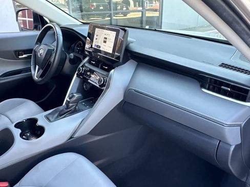Used 2023 Toyota Venza LE image 26