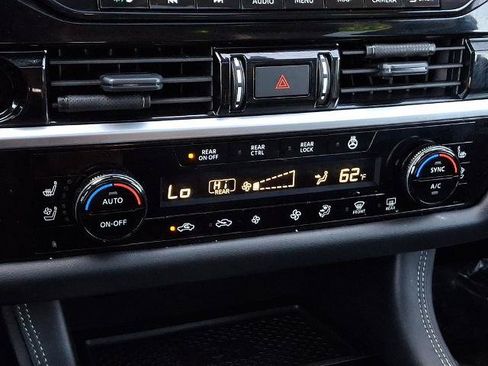 Certified 2025 Nissan Pathfinder Platinum w/ Cargo Package AWD/4WD image 17