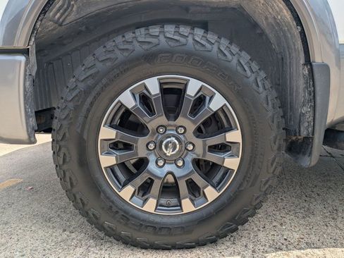 Used 2017 Nissan Titan PRO-4X AWD/4WD image 19