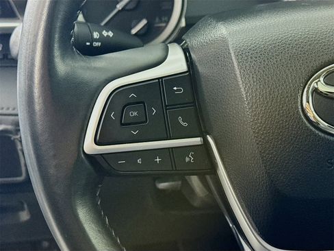 Used 2022 Toyota Highlander XLE image 5