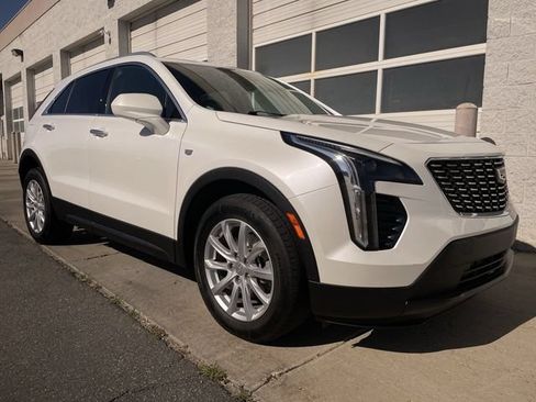 Used 2023 Cadillac XT4 Luxury w/ Cold Weather Package AWD/4WD image 10