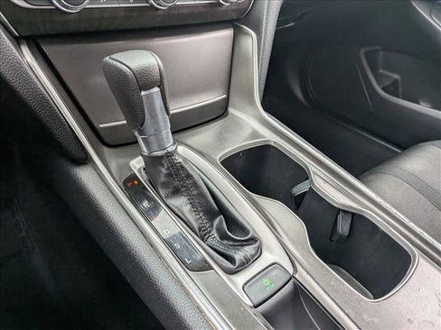 Used 2018 Honda Accord EX image 11