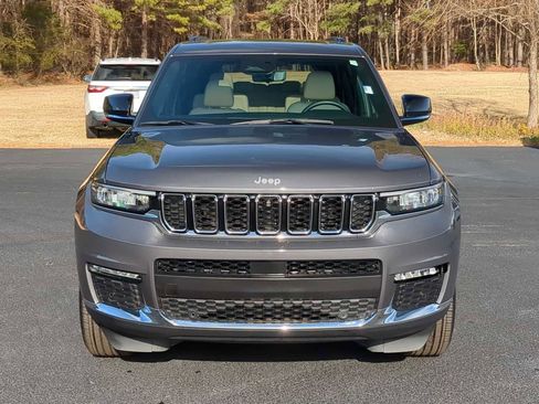 Used 2024 Jeep Grand Cherokee L Limited w/ Luxury Tech Group II image 3