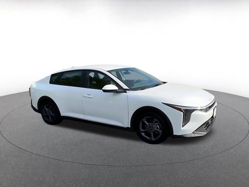 Used 2025 Kia K4 FWD image 2