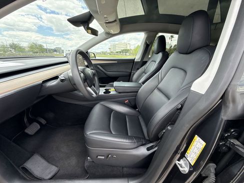 Used 2024 Tesla Model Y 2WD image 29