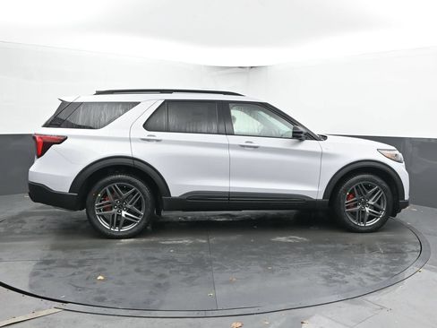 New 2026 Ford Explorer ST-Line w/ ST-Line Street Pack AWD/4WD image 3