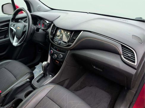 Used 2018 Chevrolet Trax LT w/ LT Convenience Package image 18