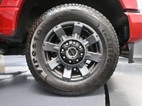 Used 2024 Ford F250 Lariat w/ Lariat Ultimate Package AWD/4WD image 18