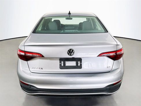 Used 2024 Volkswagen Jetta SE image 6
