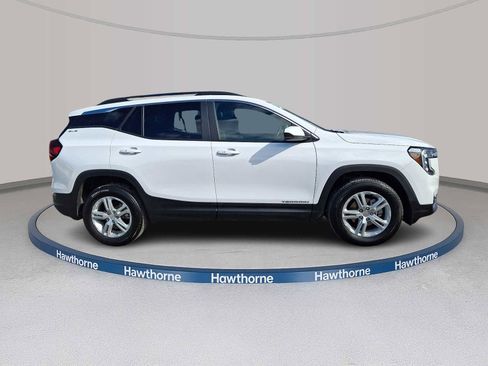 Used 2024 GMC Terrain SLE w/ Driver Convenience Package image 7