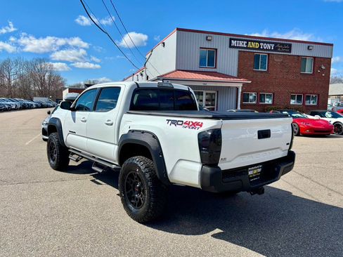 Used 2016 Toyota Tacoma TRD Sport w/ Towing Package image 6
