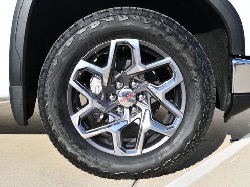 New 2026 GMC Sierra 1500 SLE w/ Preferred Package image 12