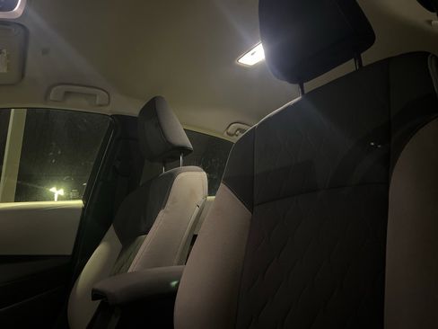 Used 2025 Toyota Corolla LE image 12