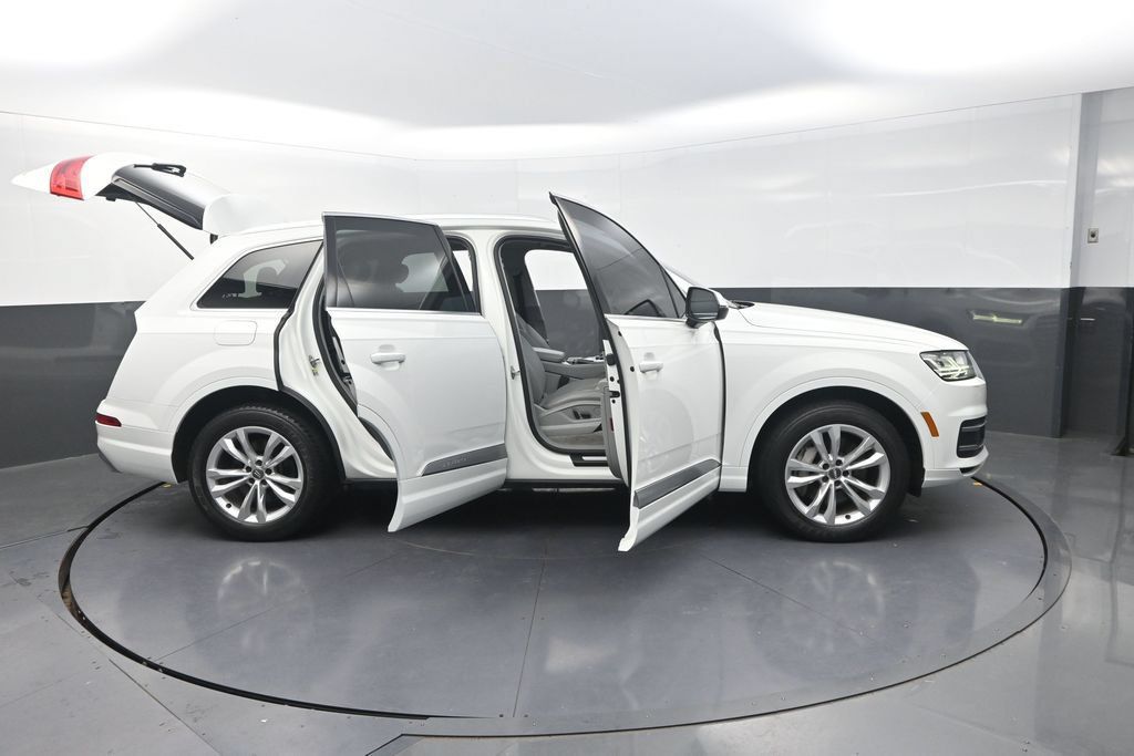 Used 2019 Audi Q7 3.0T Premium Plus AWD/4WD image 39