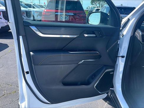 Used 2025 GMC Acadia Elevation FWD image 25
