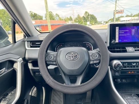Used 2024 Toyota RAV4 XLE AWD/4WD image 6