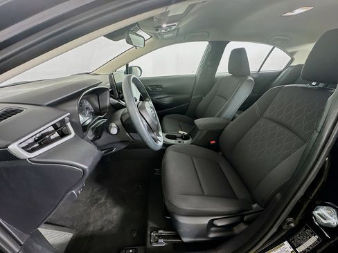 Used 2025 Toyota Corolla LE image 13