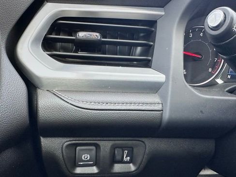 Used 2023 GMC Acadia SLE w/ Driver Convenience Package image 18