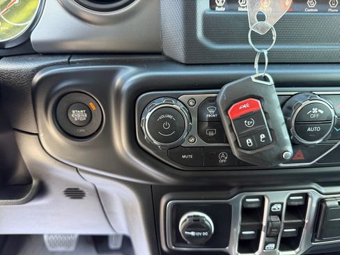 Used 2022 Jeep Wrangler Unlimited Sport AWD/4WD image 28