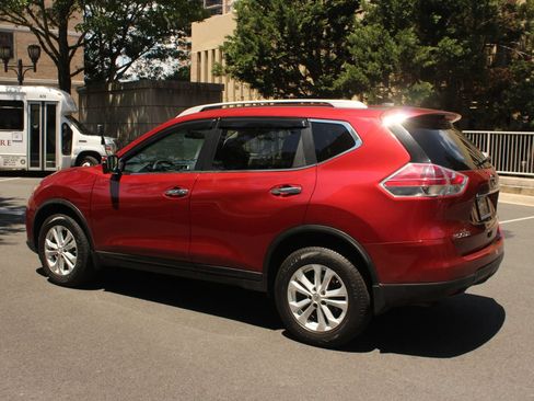 Used 2015 Nissan Rogue SV w/ SV Premium Package AWD/4WD image 9