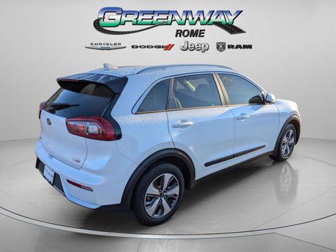 Used 2017 Kia Niro EX image 7