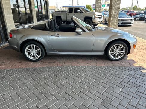 Used 2010 MAZDA MX-5 Miata Sport w/ Convenience Pkg image 16