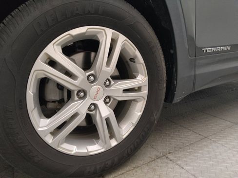 Used 2020 GMC Terrain SLE FWD image 31