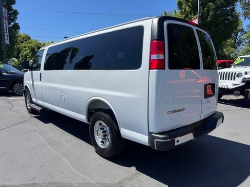 Used 2025 Chevrolet Express 3500 LT w/ LT Preferred Equipment Group RWD image 3