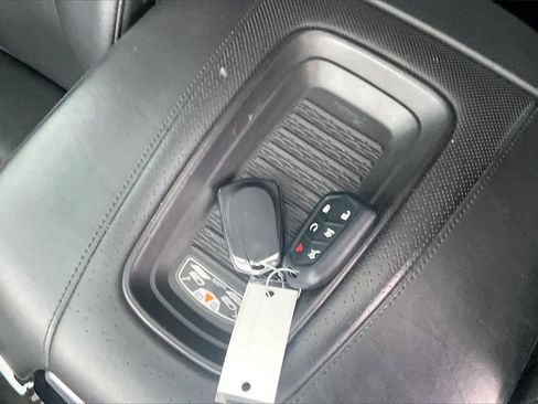 Used 2020 Cadillac Escalade Platinum image 9