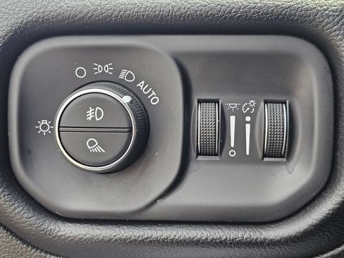Used 2019 RAM 1500 Laramie w/ Sport Appearance Package AWD/4WD image 28